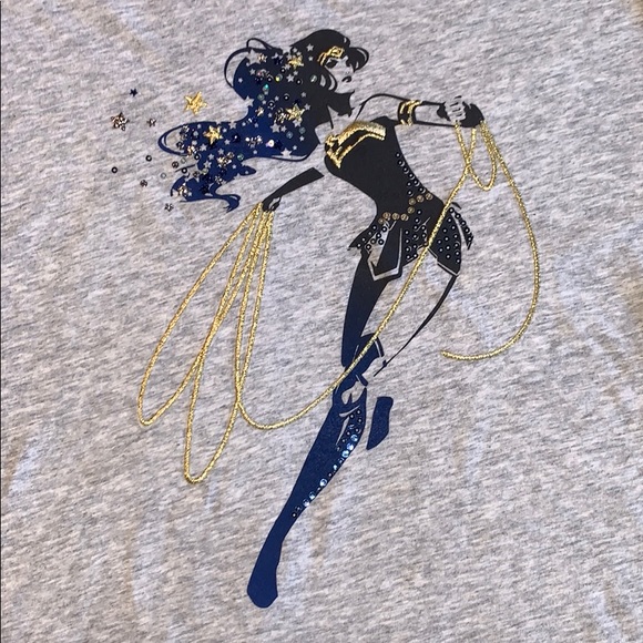 Gap x DC comic wonder woman T-shirt in XL - Picture 3 of 5